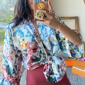Vintage Floral Kimono Robe Size Small Wide Sleeve Flower Blouse White size small